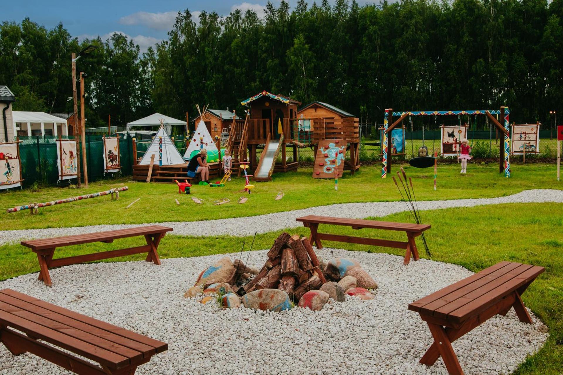Отель Indiana Camp - 150 M Od Suntago Park Grabce-Towarzystwo Экстерьер фото